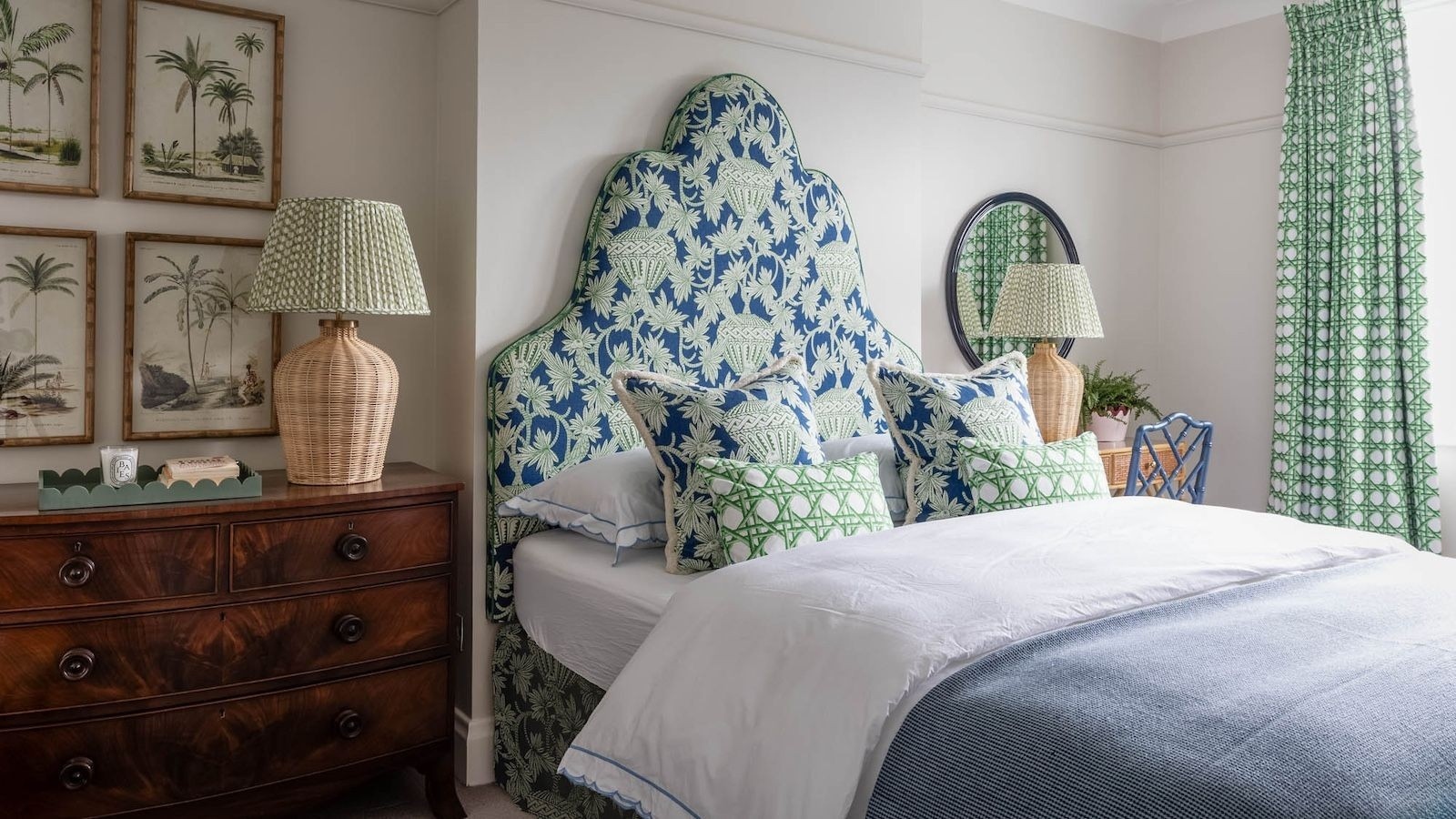 Avoid an Awkward Entry View in a Small Bedroom