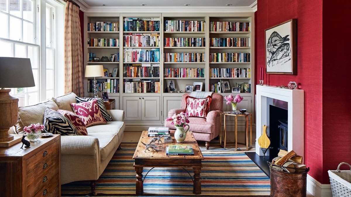 Why a Tiny Rug Can Make a Small Lounge Feel Disconnected