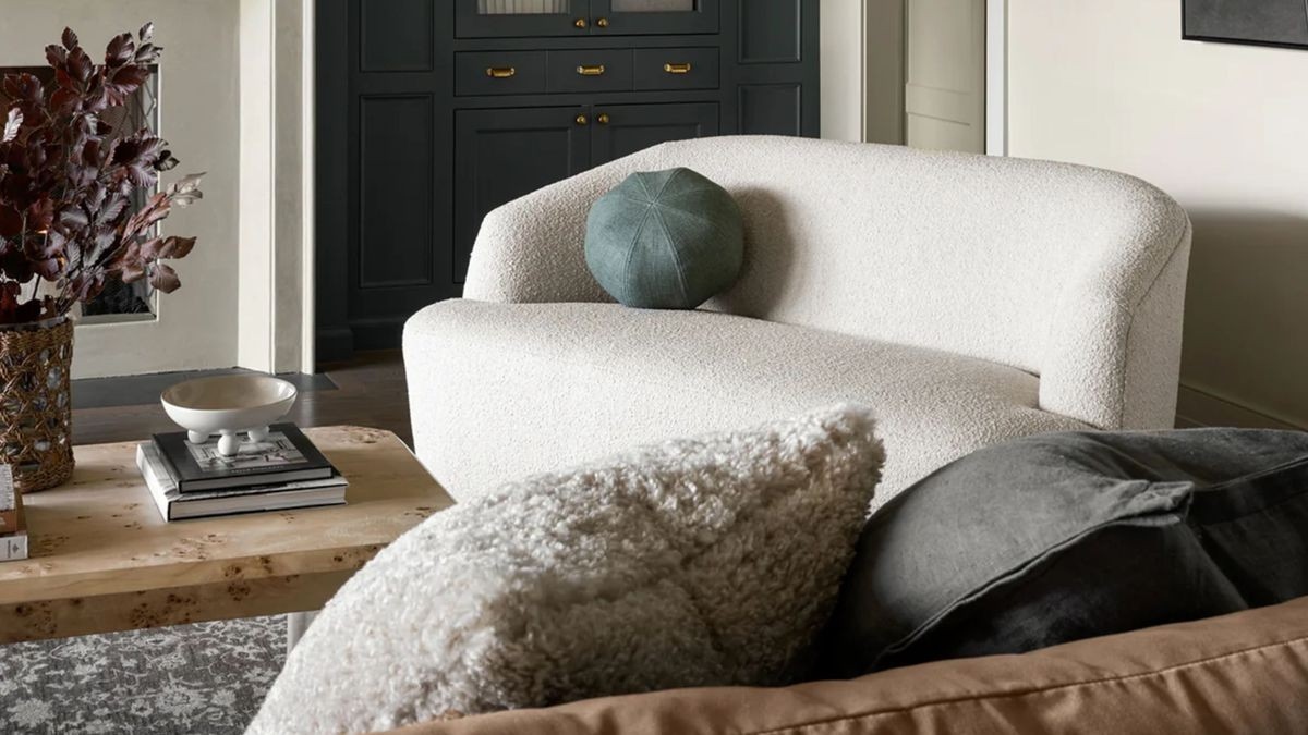 A Slim Settee Can Solve a Small-Room Sofa Problem