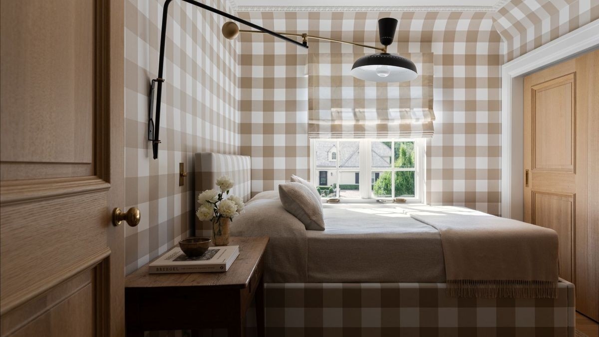 Borrow Small-Bedroom Planning for a Compact Sleep Zone