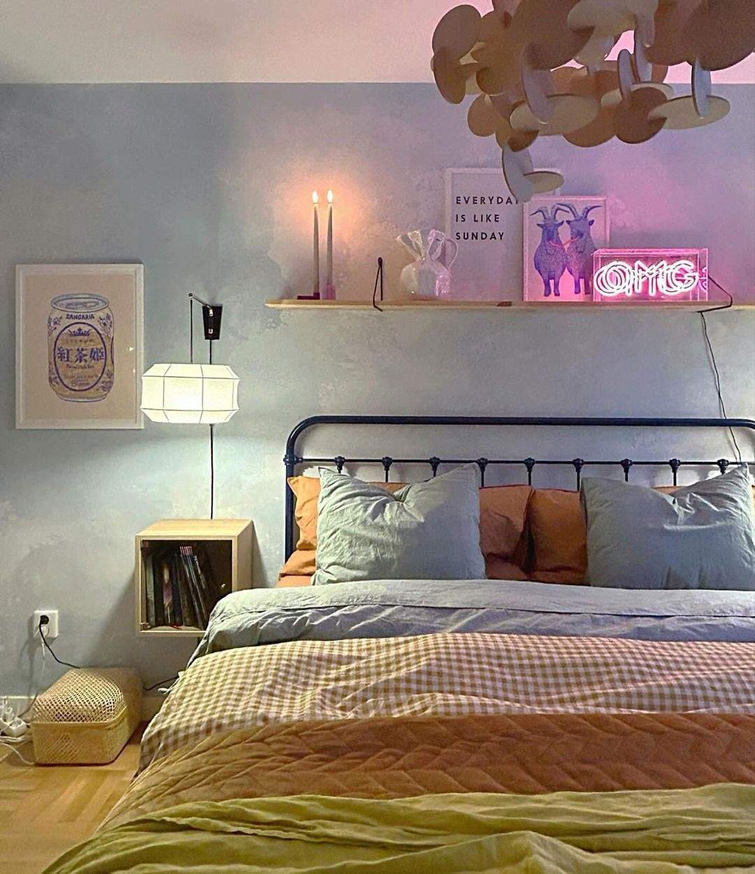 A separate source bedroom combines patterned bedding, a painted setting, and small light sources rather than repeating the cover palette.